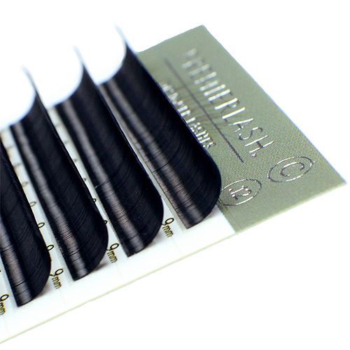 PremierLash Short Lash Tray 7-9mm, 16 rows, ultra-soft PBT lashes from A & E Beauty Supplies, perfect for inner corners and lower lashes.
Tray of lashes.
